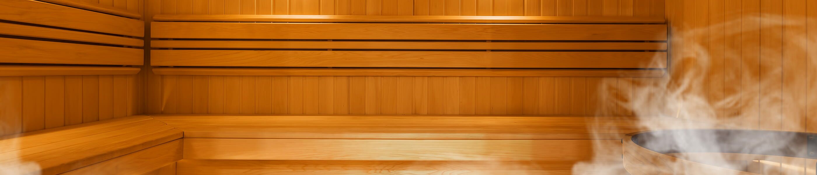 Saunainnenraum mit Dampf